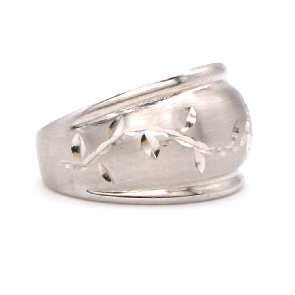 14k white Gold Diamond Cut Domed Band Size 6.75