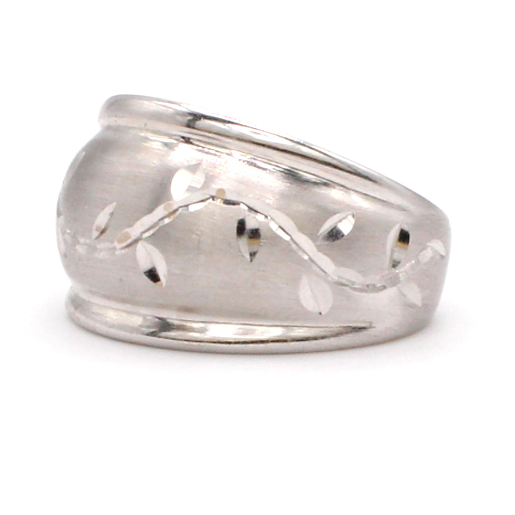 14k white Gold Diamond Cut Domed Band Size 6.75