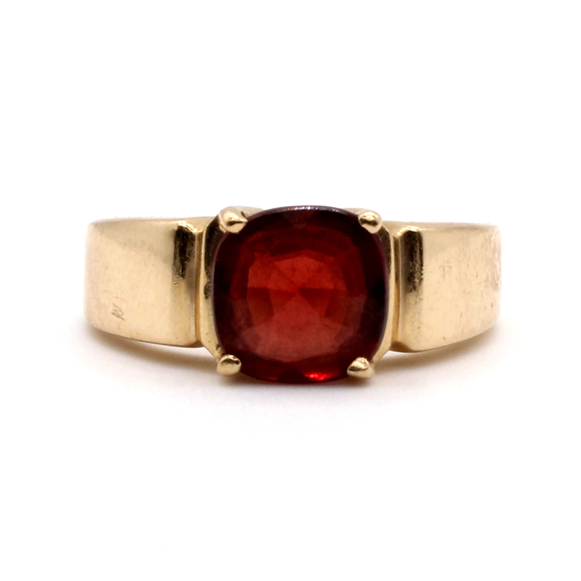 10k Yellow Gold Garnet Ring Size 6.75