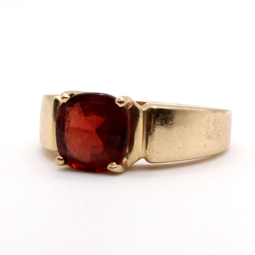 10k Yellow Gold Garnet Ring Size 6.75