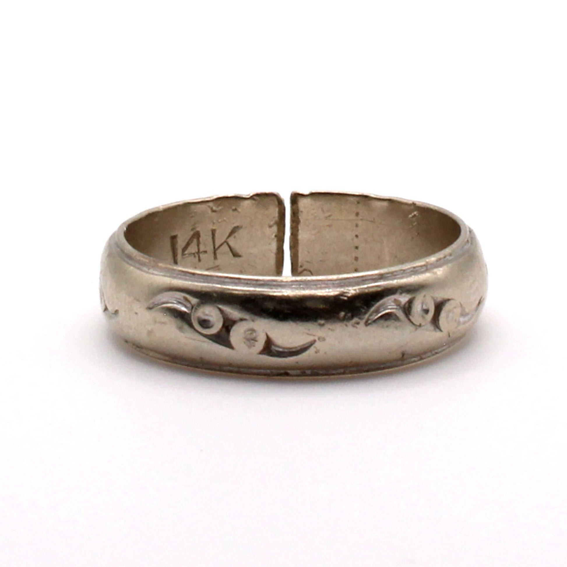 14k White Gold 5.8mm Band Ring Size 8.5