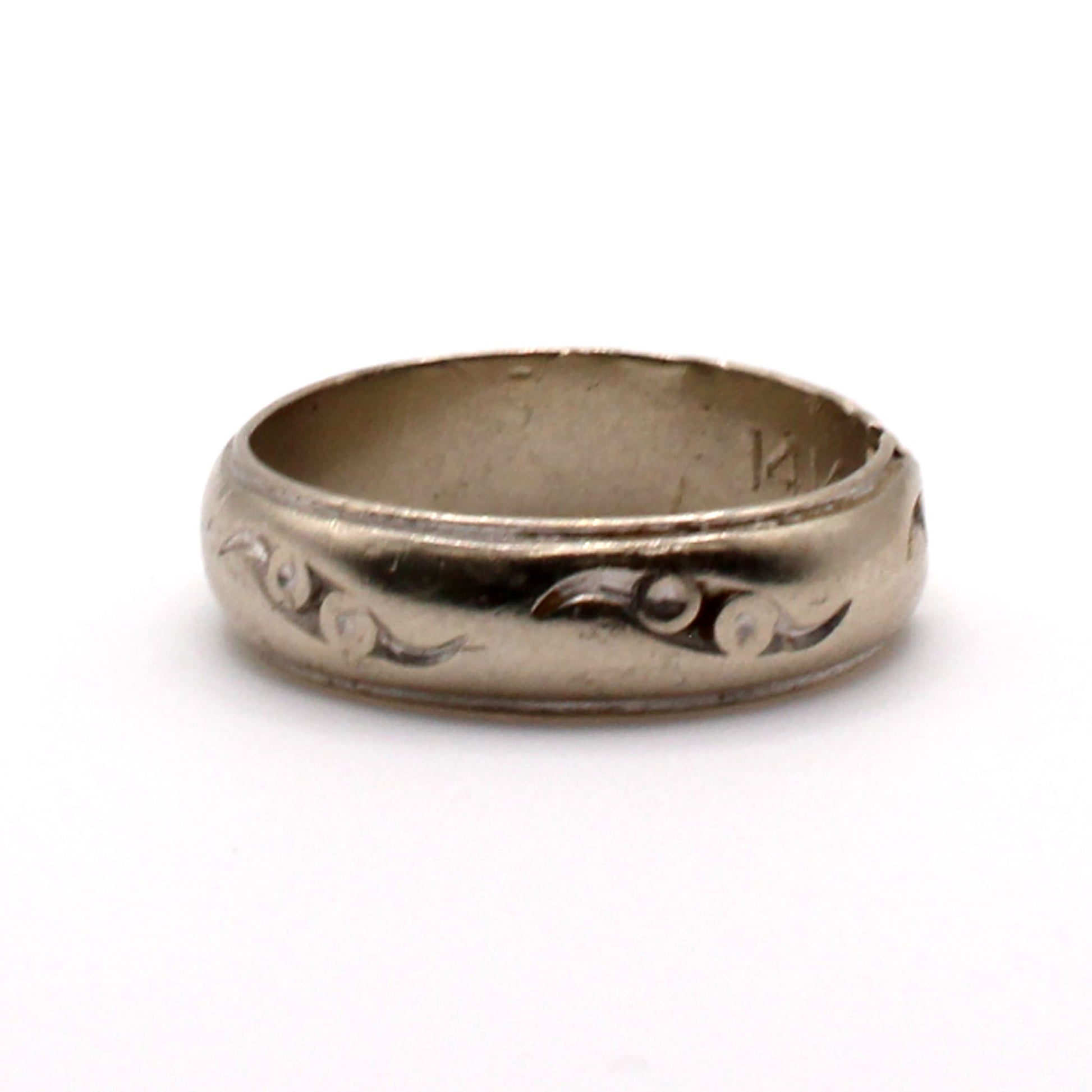14k White Gold 5.8mm Band Ring Size 8.5