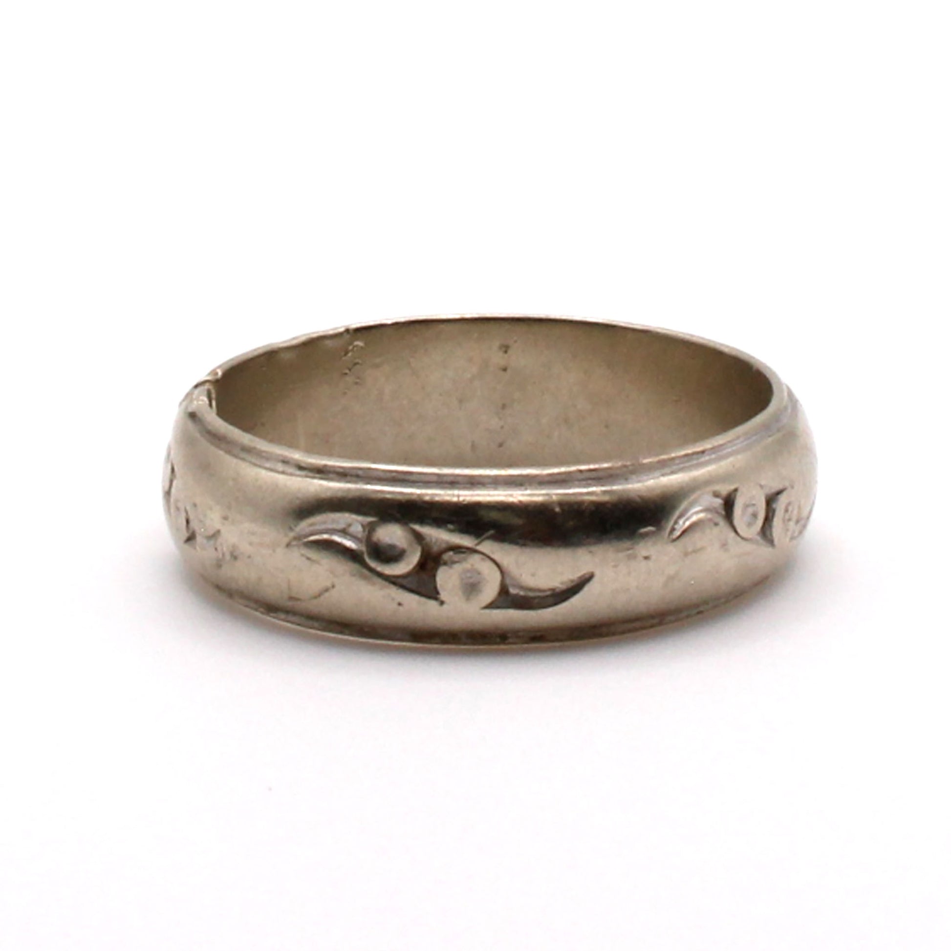 14k White Gold 5.8mm Band Ring Size 8.5