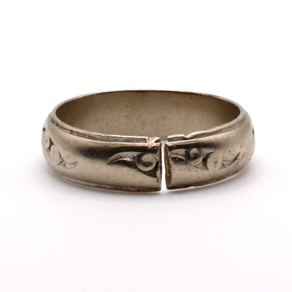 14k White Gold 5.8mm Band Ring Size 8.5
