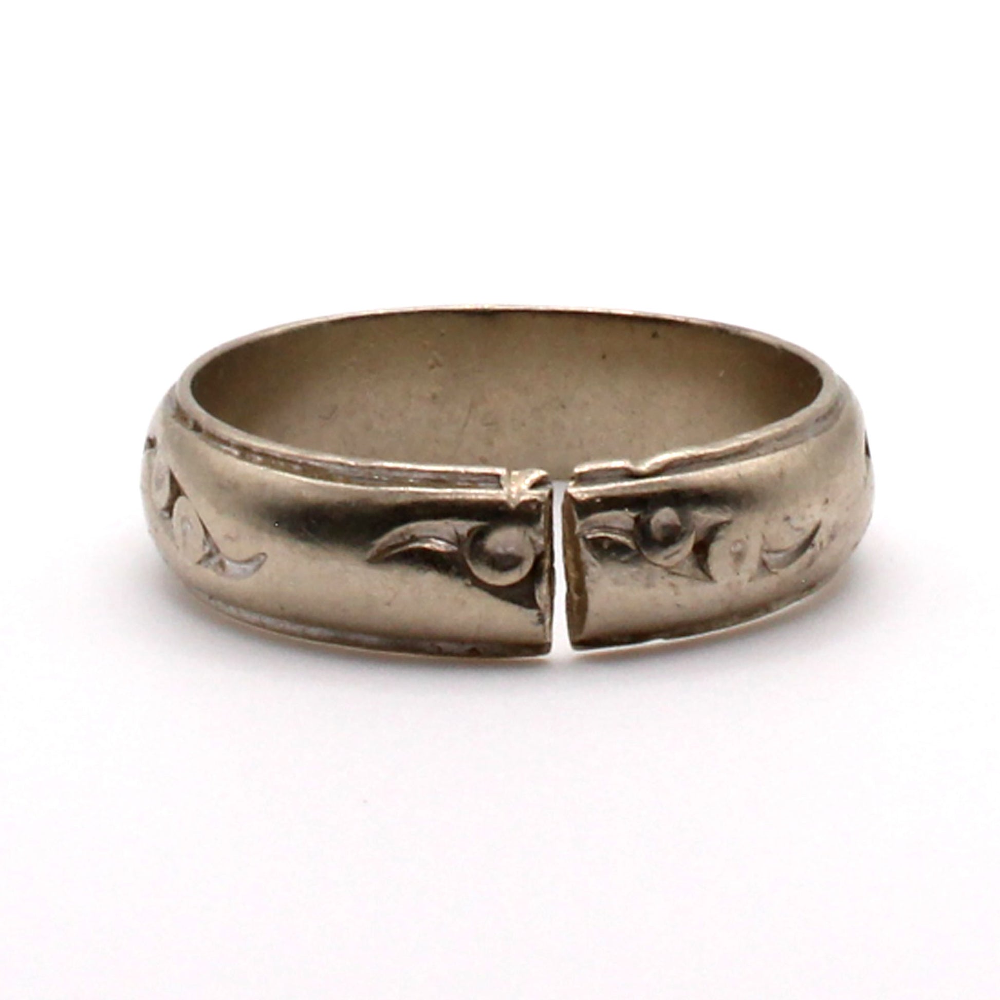14k White Gold 5.8mm Band Ring Size 8.5
