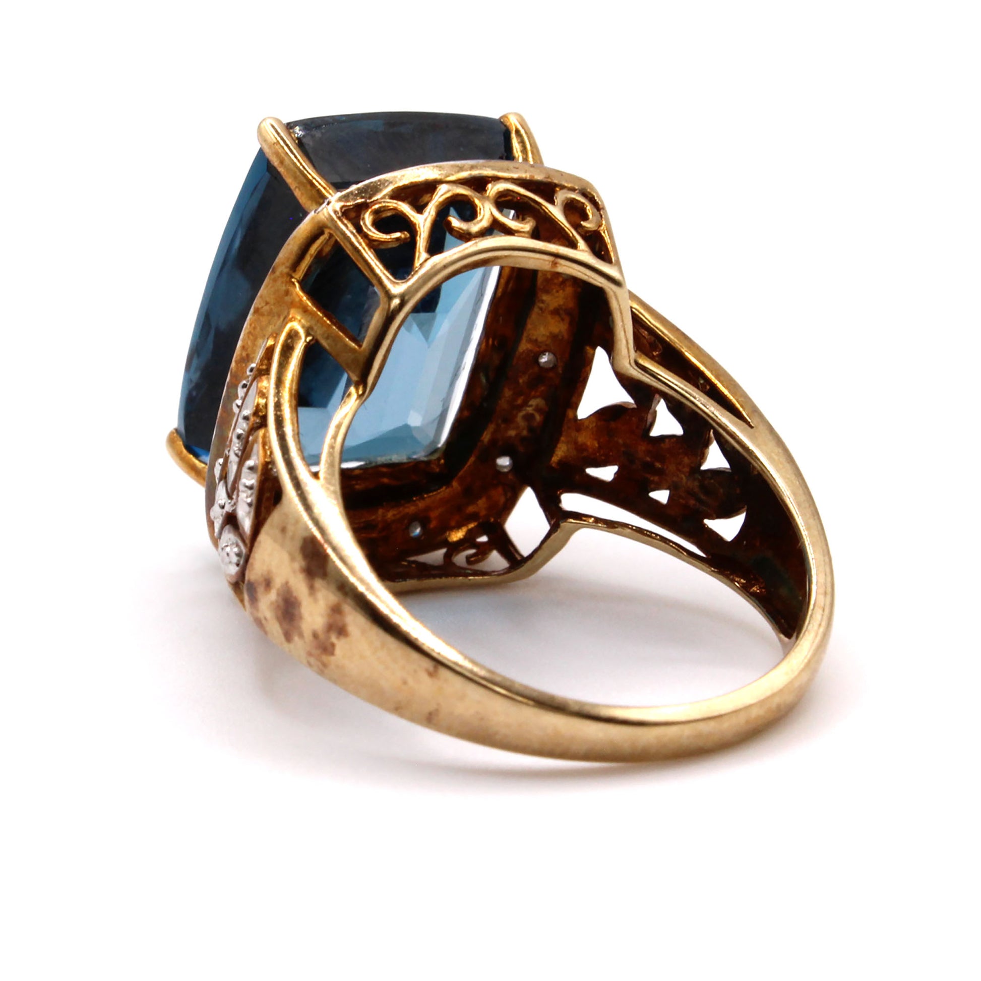 10k Yellow Gold Blue Topaz and Diamond Ring Size 7