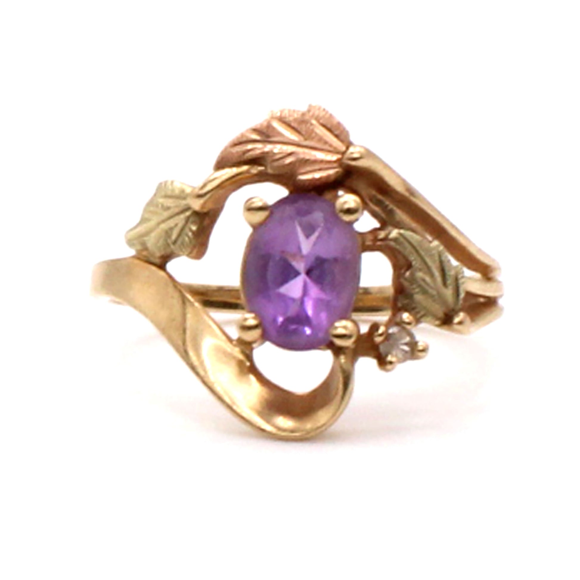 10k Yellow Gold Oval Amethyst and Diamond Floral Style Ring Size 7