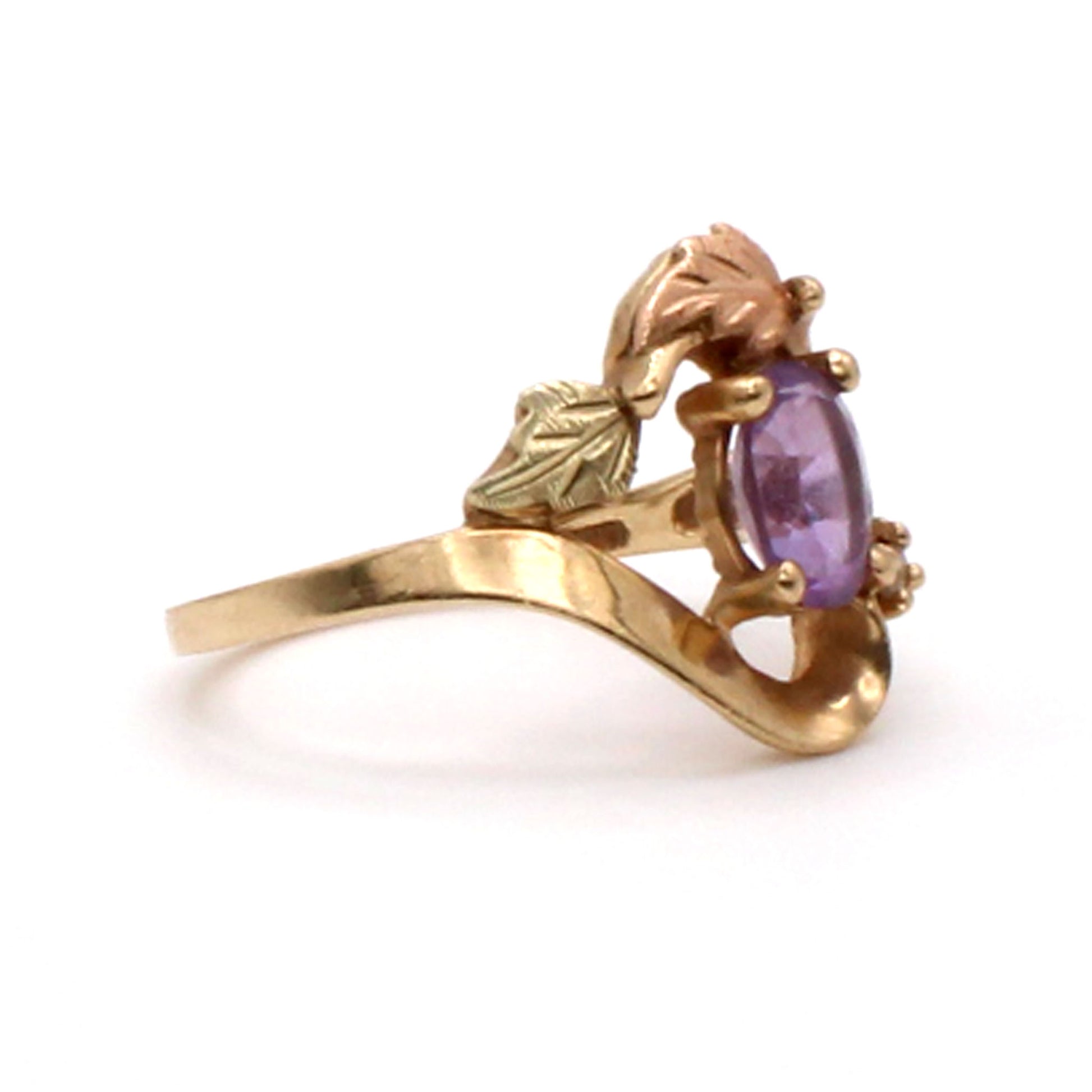 10k Yellow Gold Oval Amethyst and Diamond Floral Style Ring Size 7