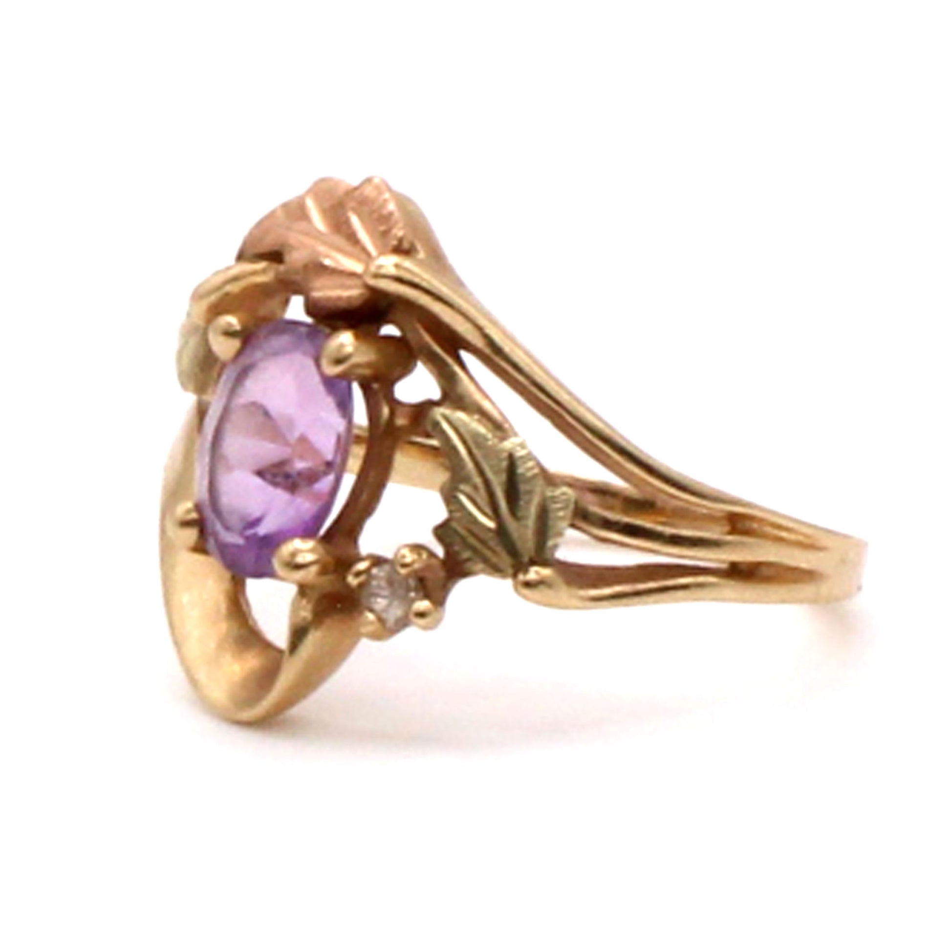 10k Yellow Gold Oval Amethyst and Diamond Floral Style Ring Size 7