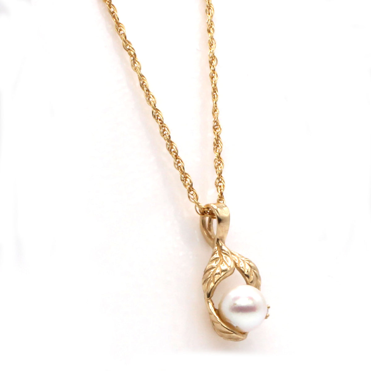 14k Yellow Gold Pearl and Diamond Leaf Style Necklace 16 Inches
